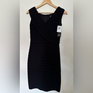 Adrianna Papell Cocktail Formal Women's Dress Black Sz 8P with Pleats V-Neck